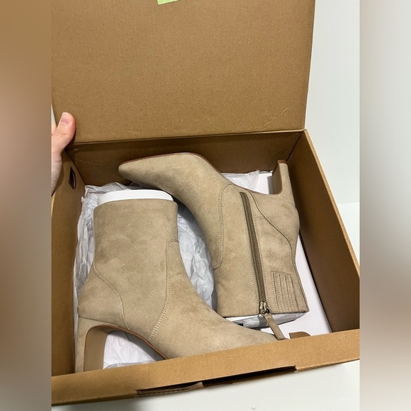 J crew Factory Sueded Heeled Booties in Cashew women’s size 6 New in box - Picture 8 of 8